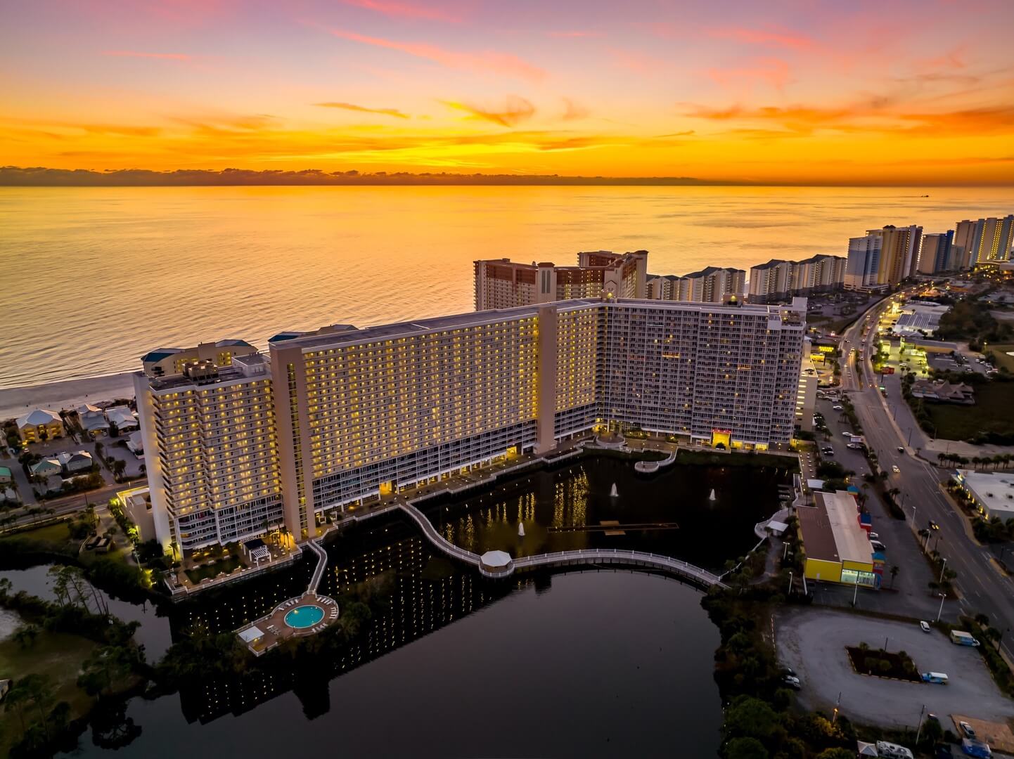 Resort Laketown Wharf